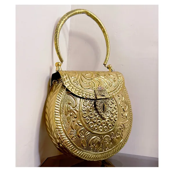 Begum_Metal_Bag